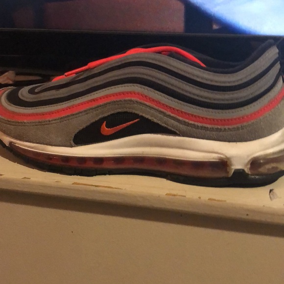 Used airmax 97s Colour way red,black,white,silver - Picture 9 of 9
